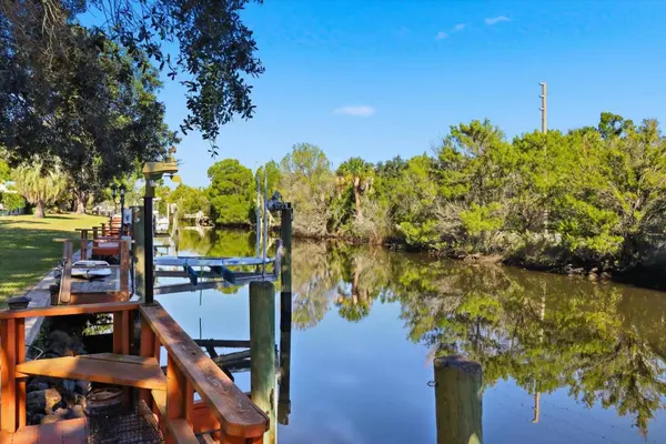 11328 W BAYSHORE DR, Crystal River, FL 34429