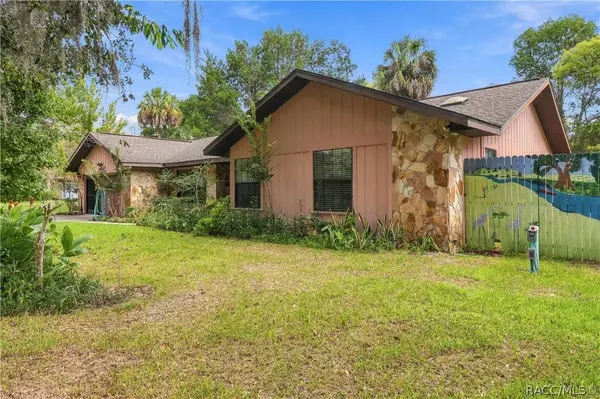 32 Palm Circle DR, Inglis, FL 34449