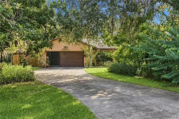 32 Palm Circle DR, Inglis, FL 34449