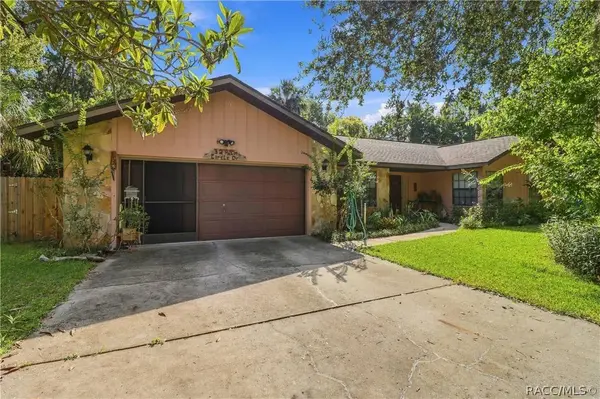 32 Palm Circle DR, Inglis, FL 34449