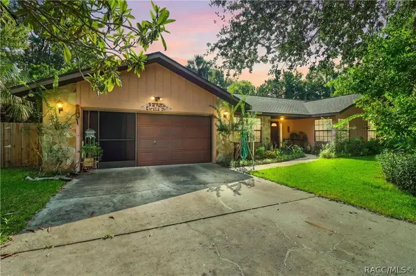 32 Palm Circle DR, Inglis, FL 34449