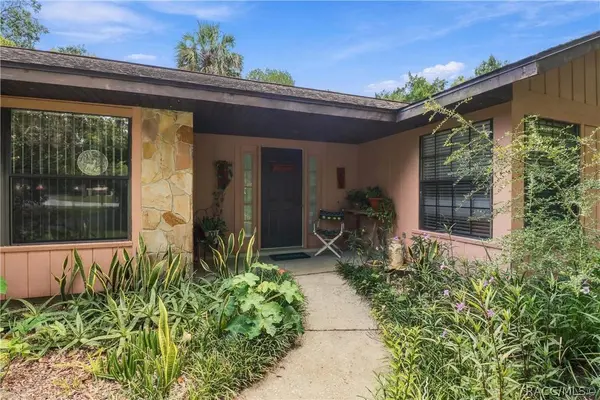 32 Palm Circle DR, Inglis, FL 34449
