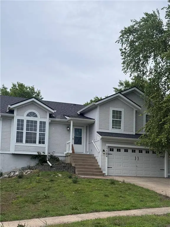 17584 W 111th TER, Olathe, KS 66061