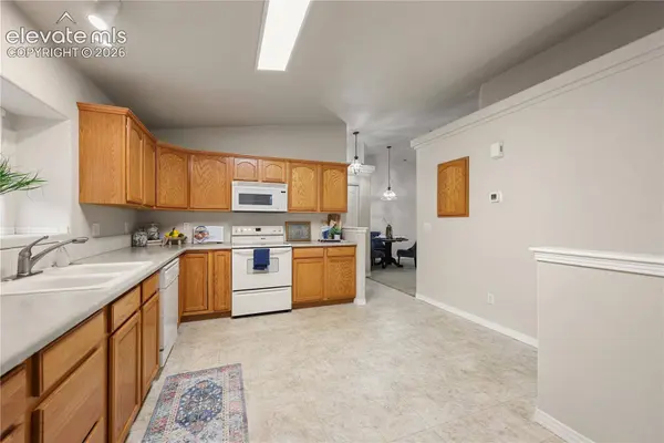 1479 Madison Ridge Heights #B, Colorado Springs, CO 80904