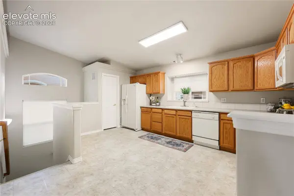 1479 Madison Ridge Heights #B, Colorado Springs, CO 80904