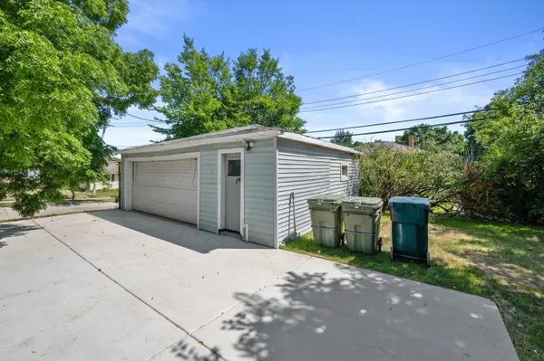 6105 W Arizona Ct, Milwaukee, WI 53219-3005