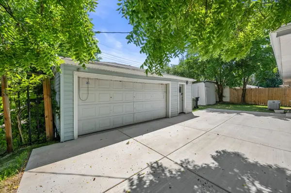 6105 W Arizona Ct, Milwaukee, WI 53219-3005
