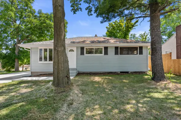 6105 W Arizona Ct, Milwaukee, WI 53219-3005
