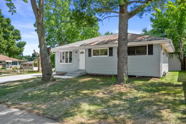 6105 W Arizona Ct, Milwaukee, WI 53219-3005