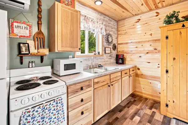 26162 Ashtons TRL, Webster, WI 54893