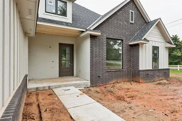 30 N Oaks RD, Harrah, OK 73045