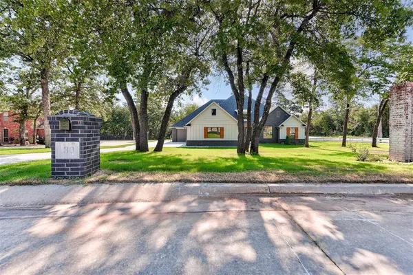 30 N Oaks RD, Harrah, OK 73045