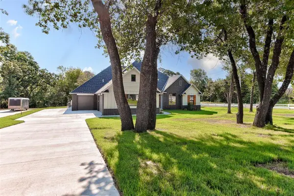 30 N Oaks RD, Harrah, OK 73045