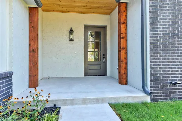 30 N Oaks RD, Harrah, OK 73045