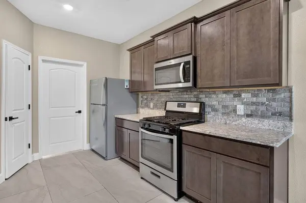 1420 Sunkiss DR, Fort Worth, TX 76140