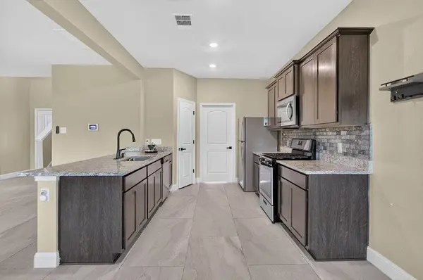 1420 Sunkiss DR, Fort Worth, TX 76140