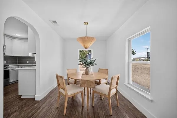 409 S Barnett AVE, Dallas, TX 75211