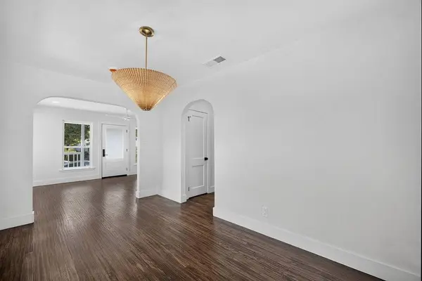 409 S Barnett AVE, Dallas, TX 75211
