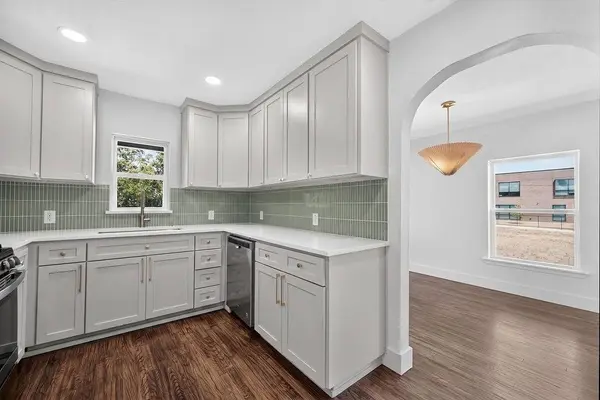 409 S Barnett AVE, Dallas, TX 75211