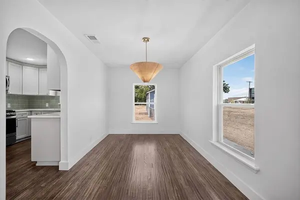 409 S Barnett AVE, Dallas, TX 75211
