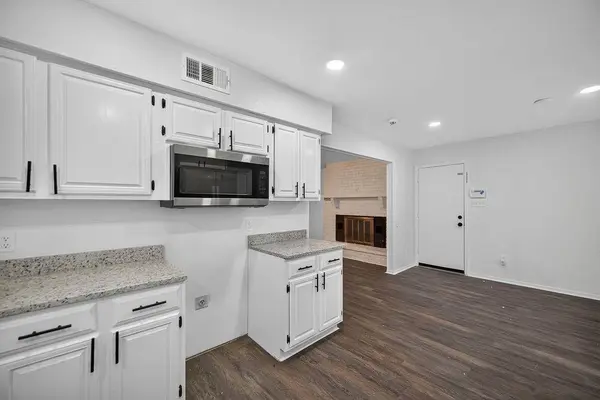 1715 Jenkins LN, Glenn Heights, TX 75154