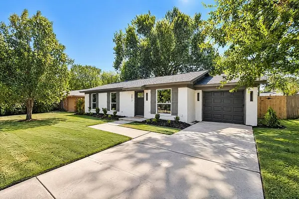2817 Ladona DR, Fort Worth, TX 76133