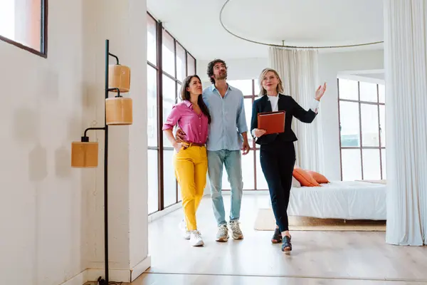 real-estate-agent-showing-an-apartment-to-a-couple-2026-01-08-22-44-24-utc