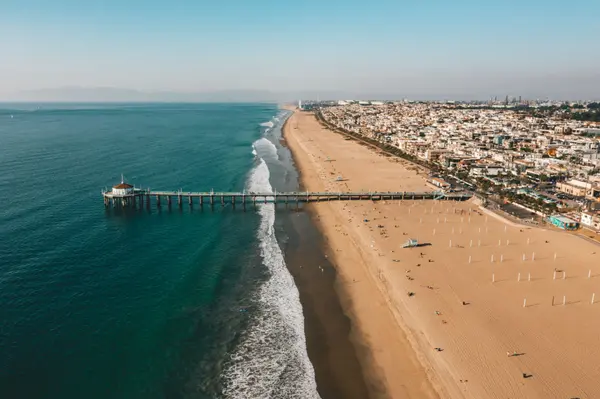 aerial-view-over-manhattan-beach-in-california-wit-2026-01-05-23-09-41-utc