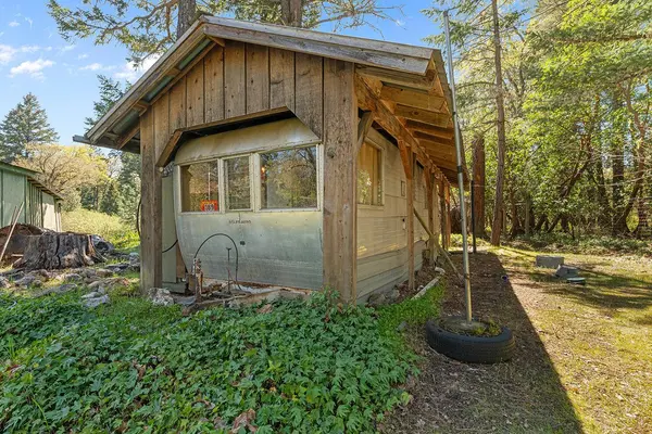 189 Finch RD, Kerby, OR 97531