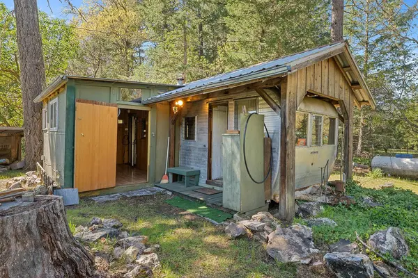 189 Finch RD, Kerby, OR 97531