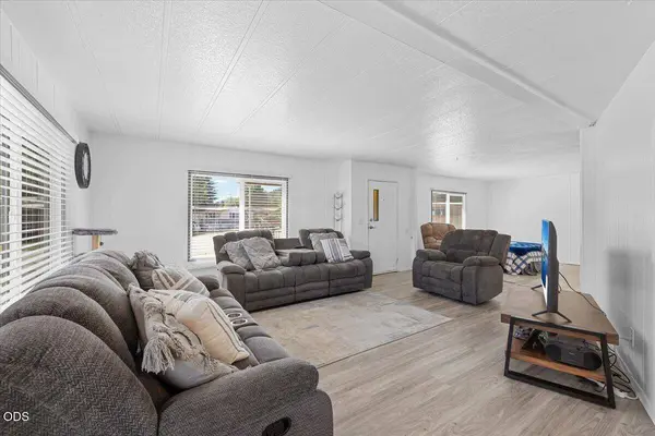 315 Evans Creek RD #UNIT 6, Rogue River, OR 97537