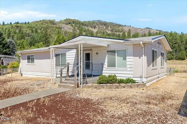 315 Evans Creek RD #UNIT 6, Rogue River, OR 97537