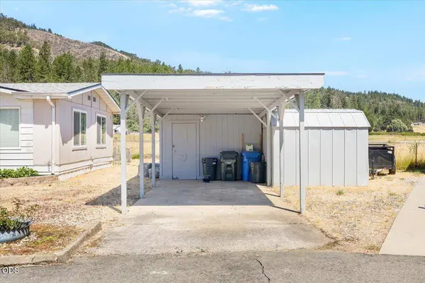 315 Evans Creek RD #UNIT 6, Rogue River, OR 97537