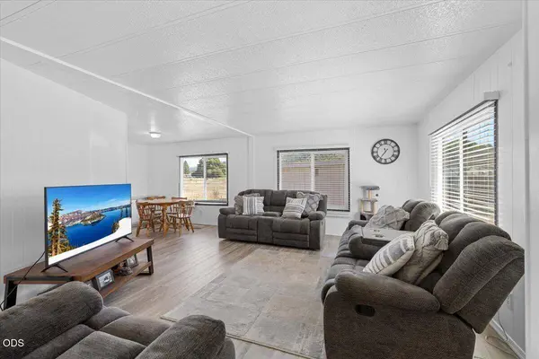 315 Evans Creek RD #UNIT 6, Rogue River, OR 97537