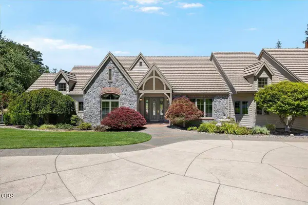 3396 Foots Creek RD, Gold Hill, OR 97525