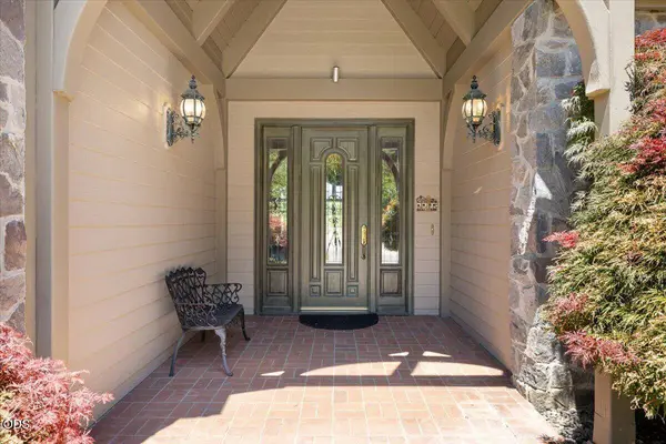 3396 Foots Creek RD, Gold Hill, OR 97525