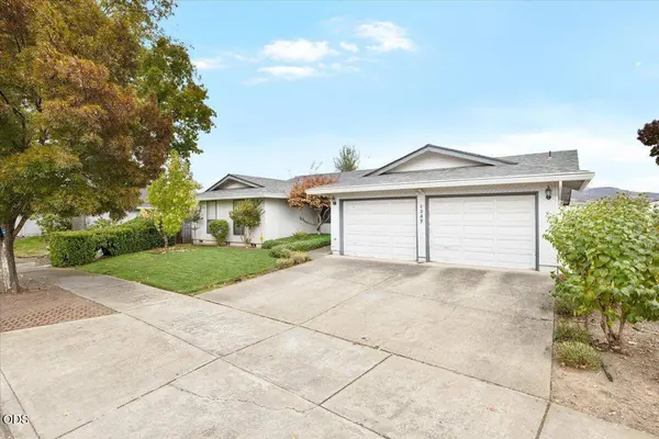 1249 La Loma DR, Medford, OR 97504