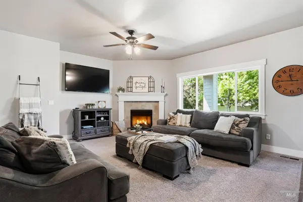 891 N Tullshire Way, Eagle, ID 83616