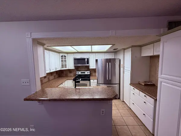 8323 CENTURY POINT DR N, Jacksonville, FL 32216