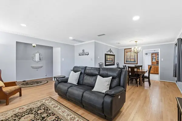 6256 Saratoga CIR, Dallas, TX 75214