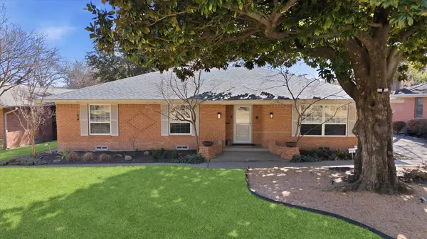 6256 Saratoga CIR, Dallas, TX 75214