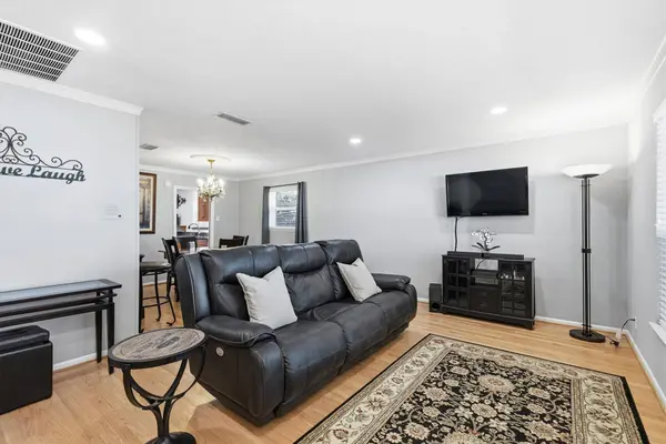 6256 Saratoga CIR, Dallas, TX 75214