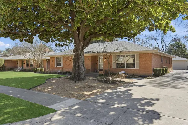 6256 Saratoga CIR, Dallas, TX 75214