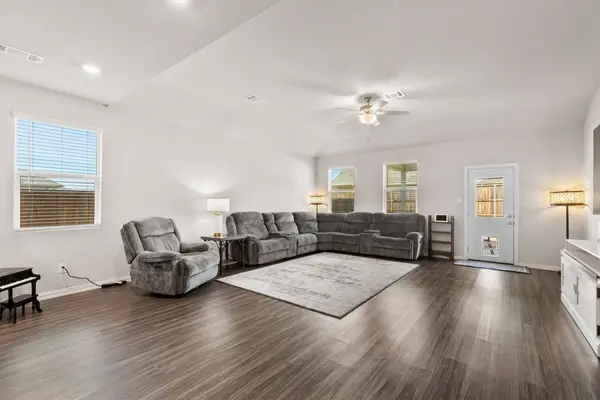 1617 Berry Ridge TRL, Aubrey, TX 76227