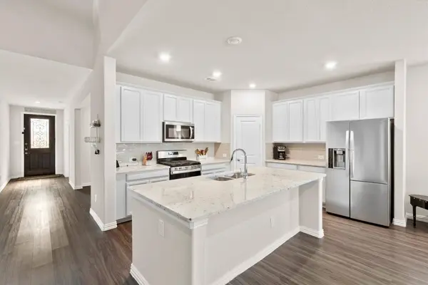 1617 Berry Ridge TRL, Aubrey, TX 76227