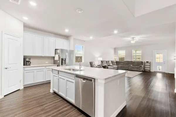 1617 Berry Ridge TRL, Aubrey, TX 76227