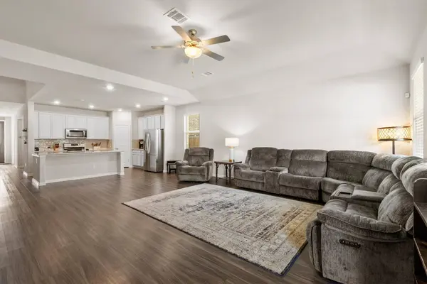 1617 Berry Ridge TRL, Aubrey, TX 76227
