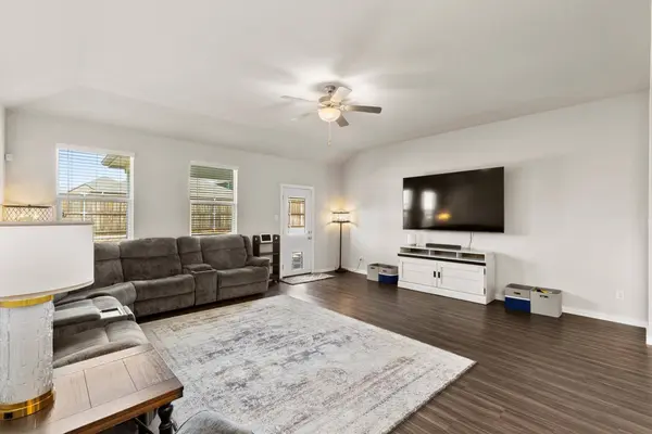 1617 Berry Ridge TRL, Aubrey, TX 76227