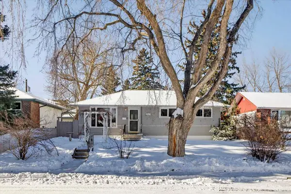 3527 42 ST SW, Calgary, AB T3E 2M7