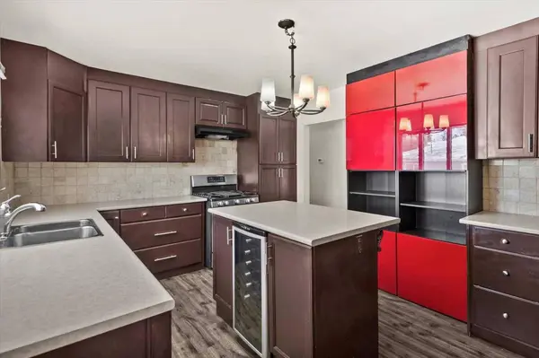 3527 42 ST SW, Calgary, AB T3E 2M7